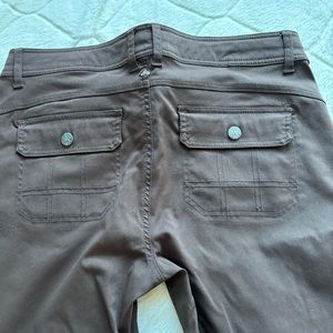 Prana convertible pants stretchy , can be rolled to a Capri with snaps